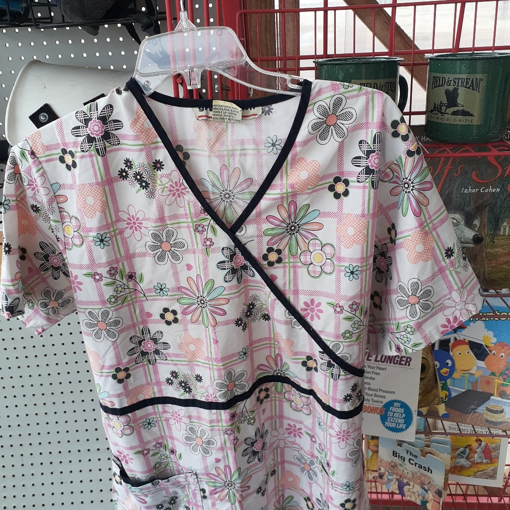 Scrub shirt